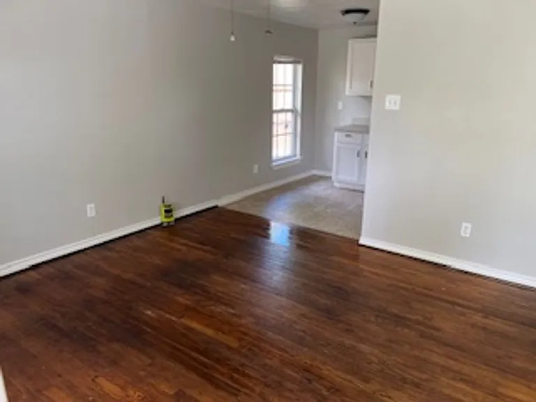 1412 Michial St — Photo 2