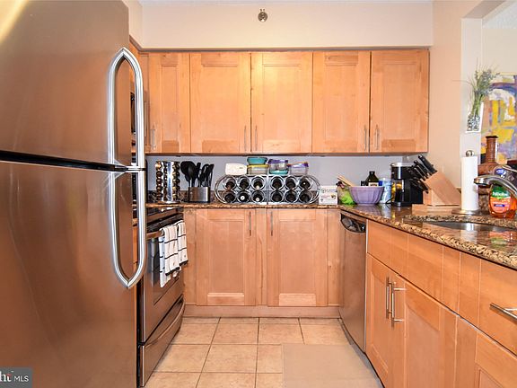5th image of 10101 Grosvenor Pl APT L13