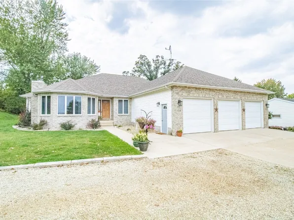 504 Rosemary Ln, Anamosa, IA 52205