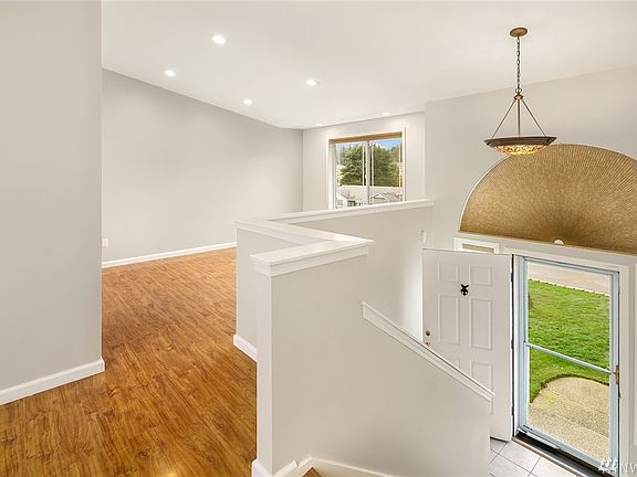 4th image of 24721 106th Avenue Ct E