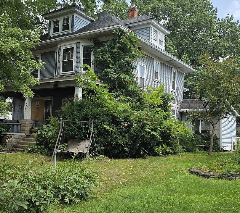 1st image of 912 Locust St