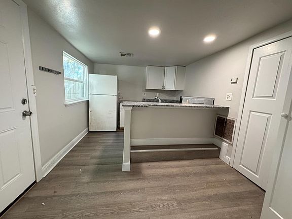 2nd image of 110 N Vernon Ave #110