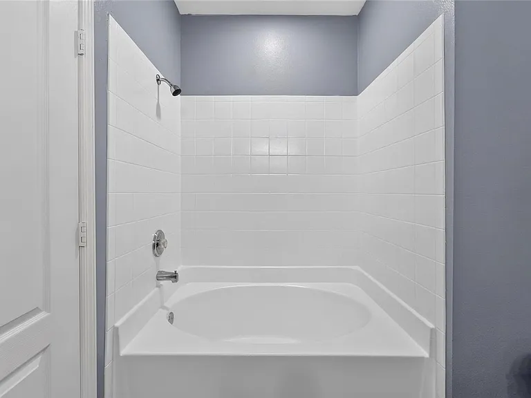 3186 Bayshore Oaks Dr — Photo 48