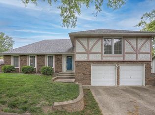 1209 SW Mic O Say Dr, Blue Springs, MO 64015