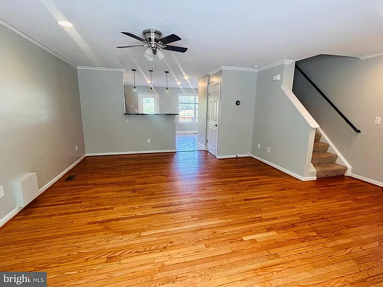 400 Munsons Hill Ct — Photo 3