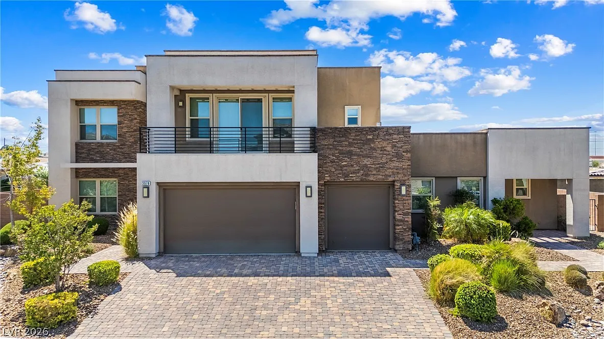 5 bed, 4.5 bath, 5446 sqft, $8,500 — Photo 2