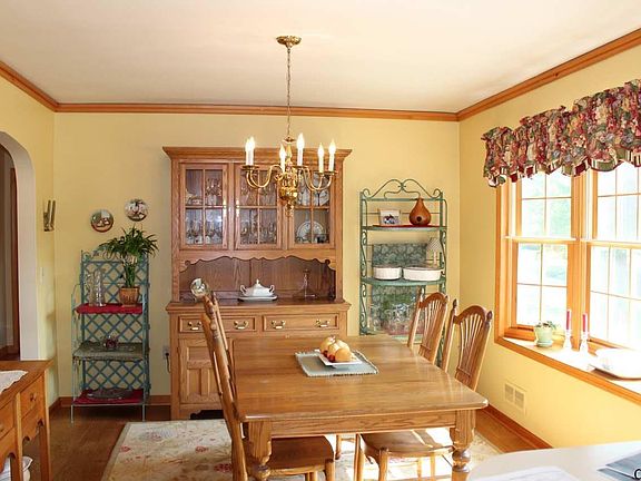 5th image of 37 Fane Ct