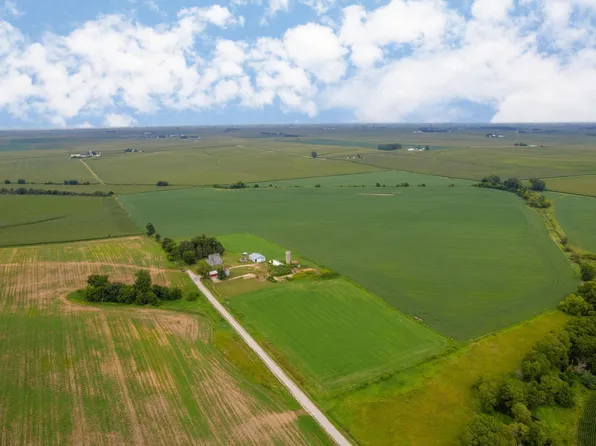 1515 Mm Ave, Traer, IA 50675