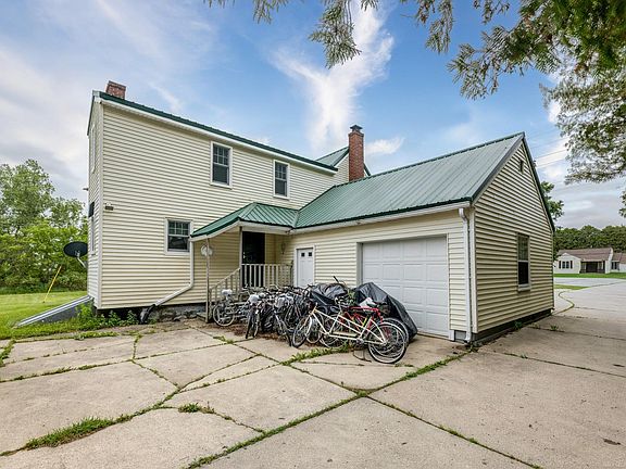 3rd image of 5957 Lakeshore Rd