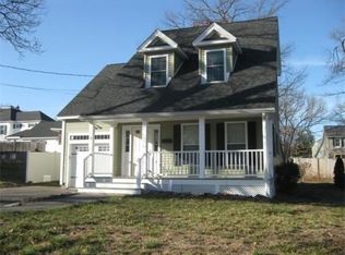 9 Melton St, Lowell, MA 01851