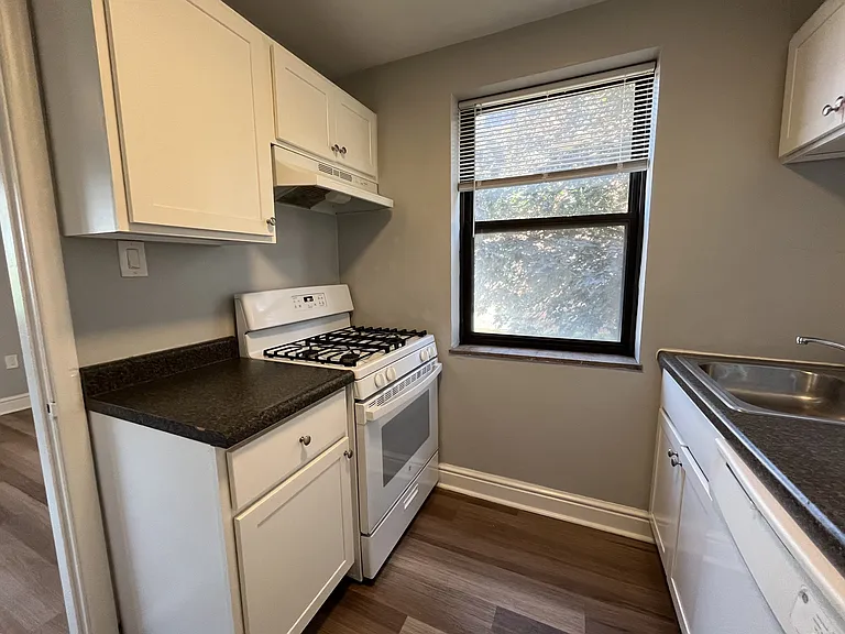 Royal Gardens Apartments — Photo 114
