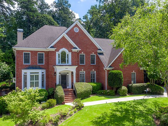 3rd image of 300 Flowers Cove Ln