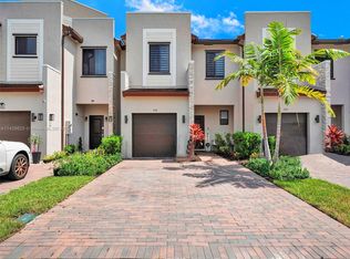 756 NE 208th Ln, Miami, FL 33179