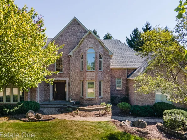 2038 Haverford Dr, Troy, MI 48098