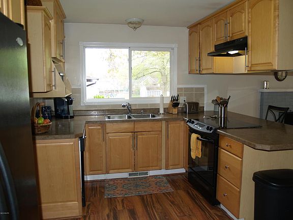 3rd image of 3847 Kirkshire Dr SE