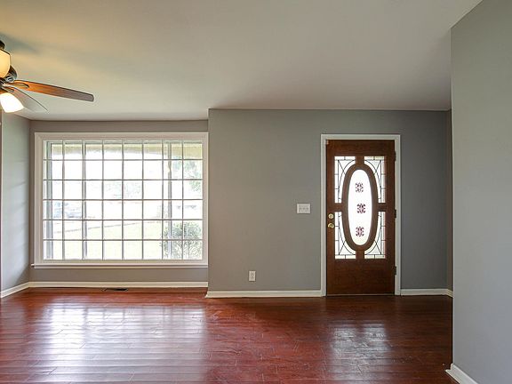5th image of 150 Oak Park Dr