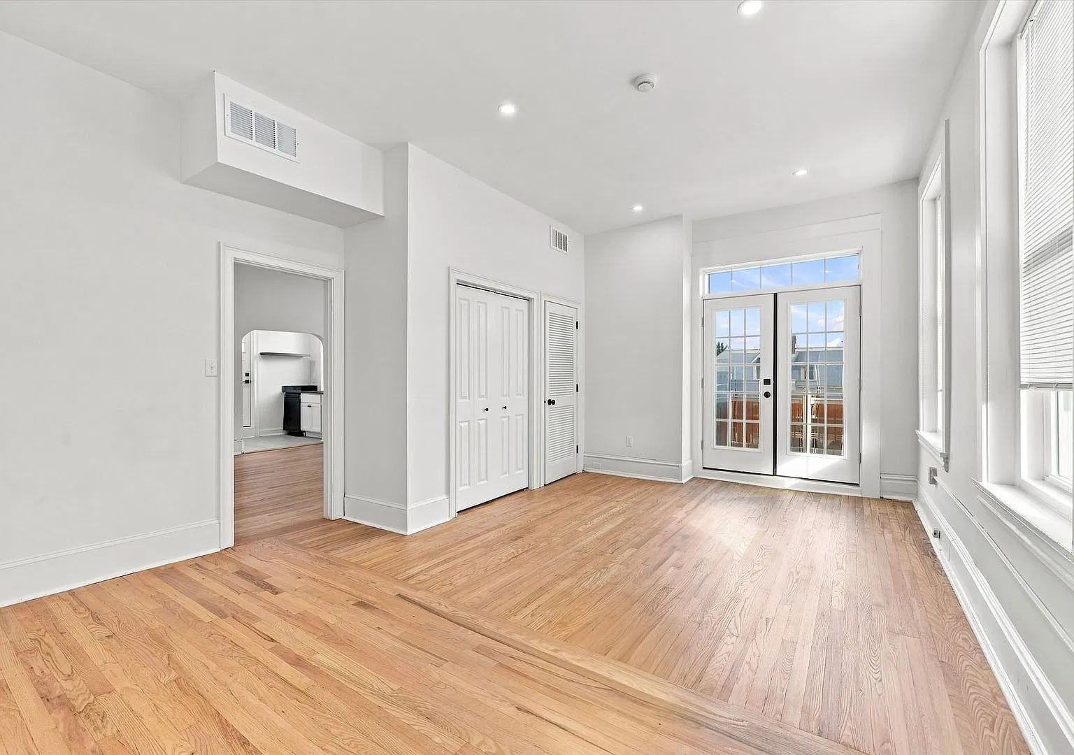 1412 DE Ave — Photo 1