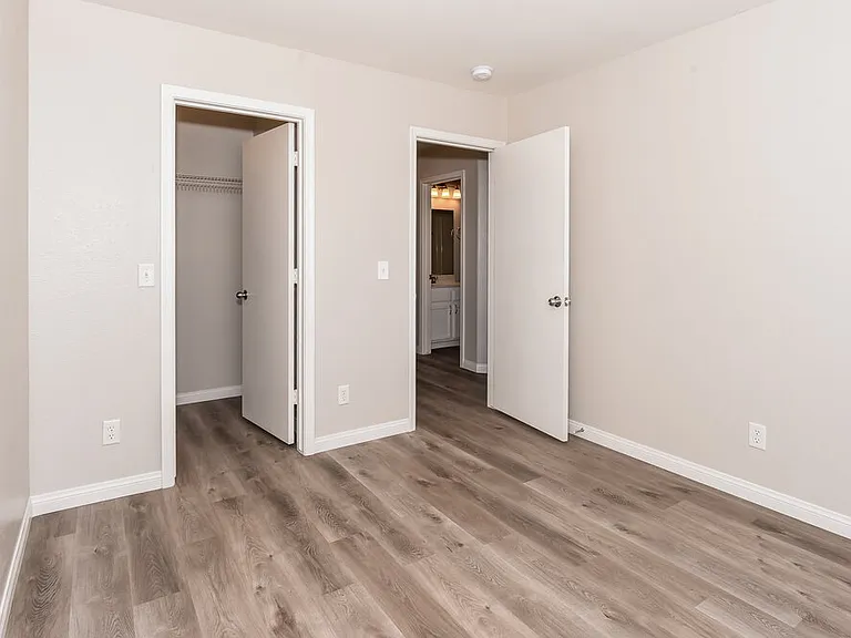 6033 Highland Gardens Dr — Photo 14