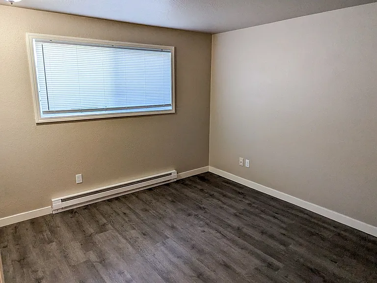 3446-3462 Hadley St NE — Photo 12