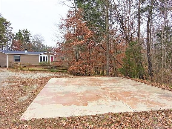 5th image of 121 Orchid Ln