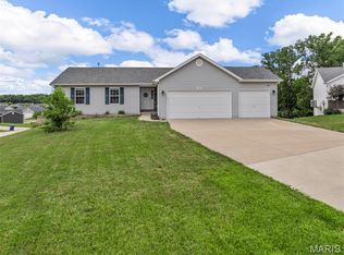 135 Falcons Crest Dr, Wright City, MO 63390