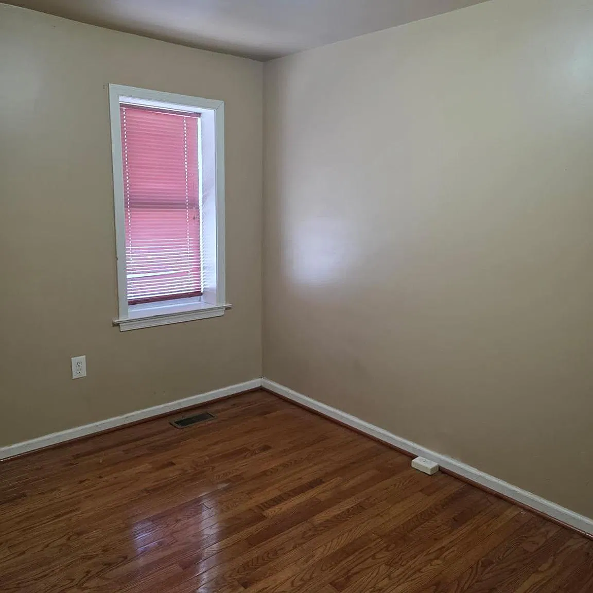 2 bed, 1.0 bath, 900 sqft, $1,500 — Photo 3