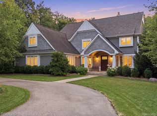 7655 Maple Ridge Ct, Clarkston, MI 48346