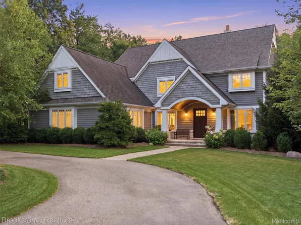 7655 Maple Ridge Ct, Clarkston, MI 48346
