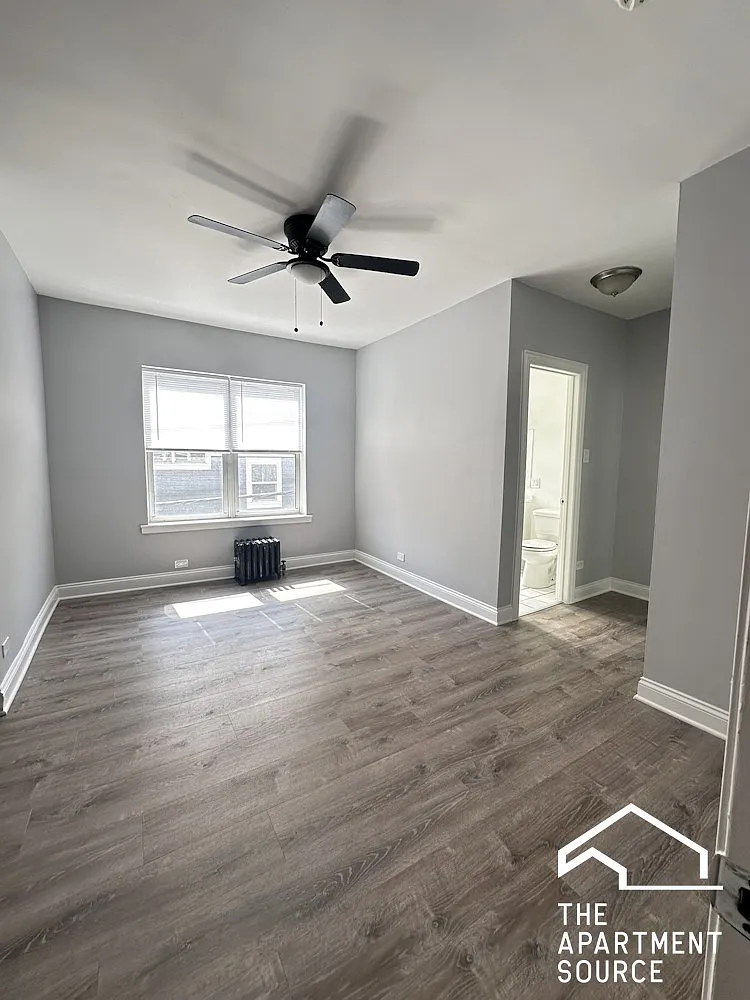 Building Photo - 4758 N Maplewood Ave #211