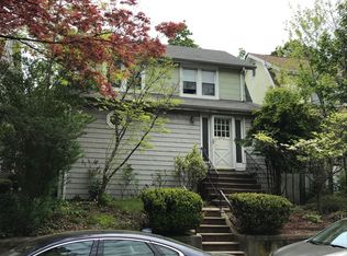 2032 Jones Rd, Fort Lee, NJ 07024