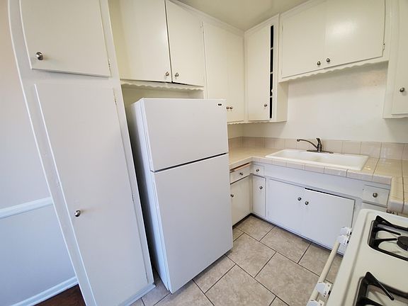 2nd image of 123 S Alexandria Ave APT 8