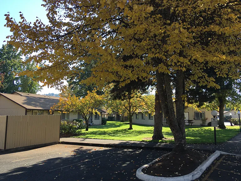 900 N Douglas St — Photo 1