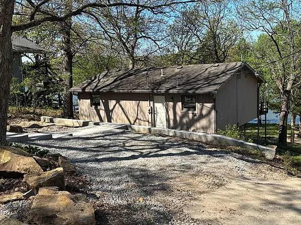 4961 Saratoga Dr, Mc Louth, KS 66054