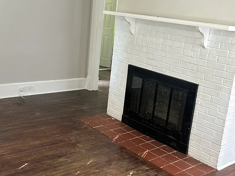 100 2nd St NE — Photo 2