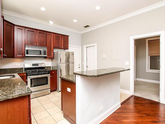 4th image of 1615 N Wood St #3B