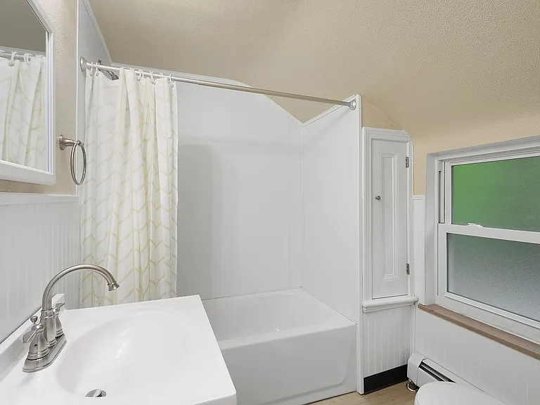 610 Brown Ave — Photo 2
