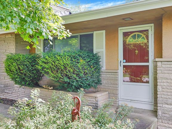 3rd image of 82 N Belmar Dr
