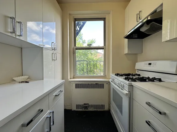 83-14 Lefferts Boulevard image 4 of 8