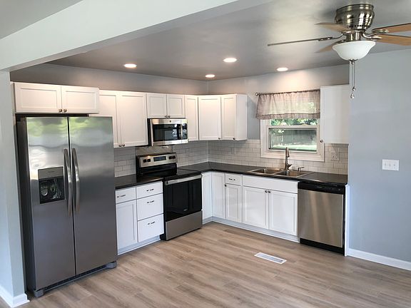 3rd image of 418 W William Dr