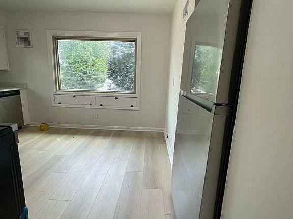 4th image of 9323 W Wisconsin Ave