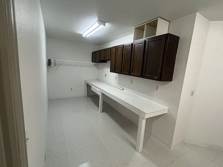 317 Victoria St — Photo 33