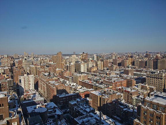 4th image of 15 W 72nd St APT 31G