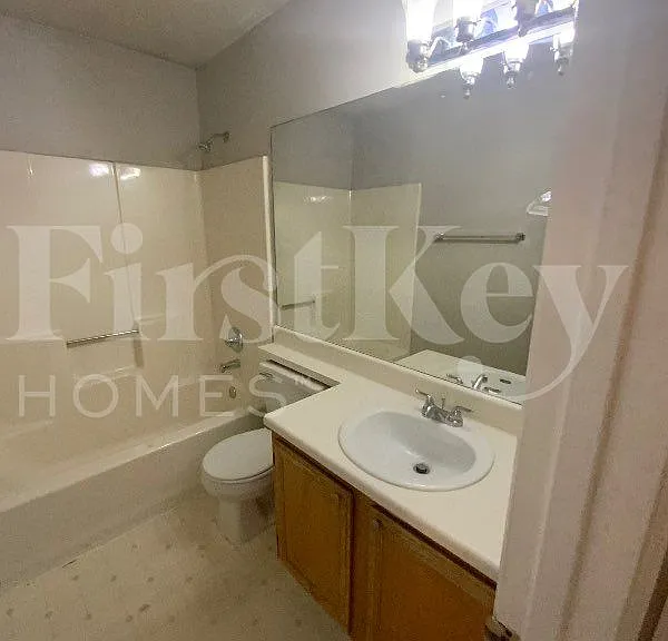 2347 Glencairn Ln SW — Photo 11