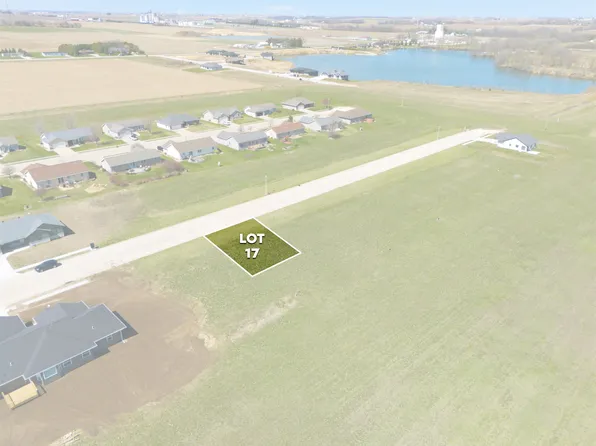 931 10th St SW, Dyersville, IA 52040