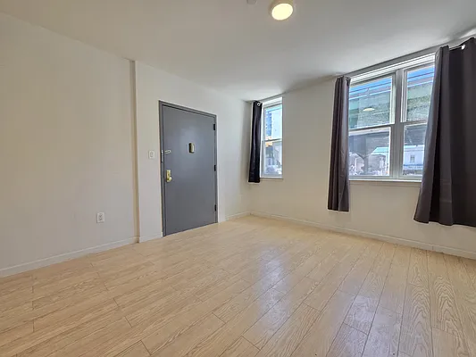 Rented by Kahana Real Estate LLC | media 18