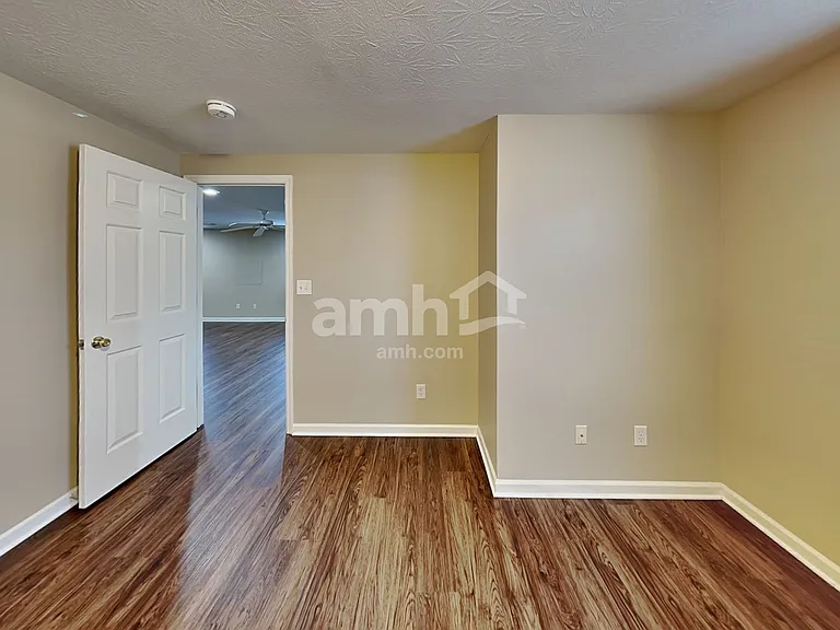 300 Water Ridge Ct — Photo 17