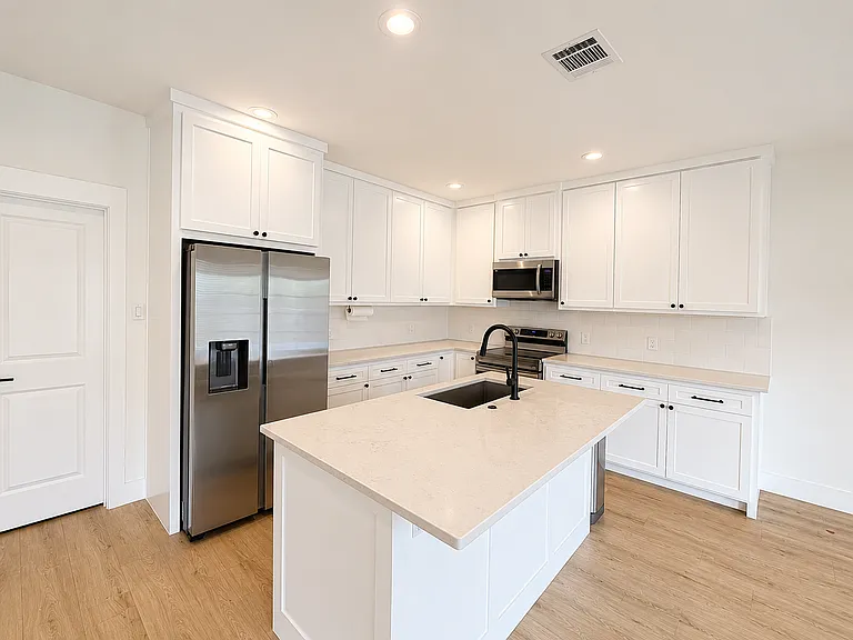 2218 Polk St — Photo 12