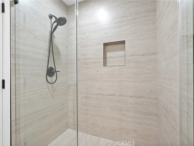 6221 Mammoth Ave — Photo 28