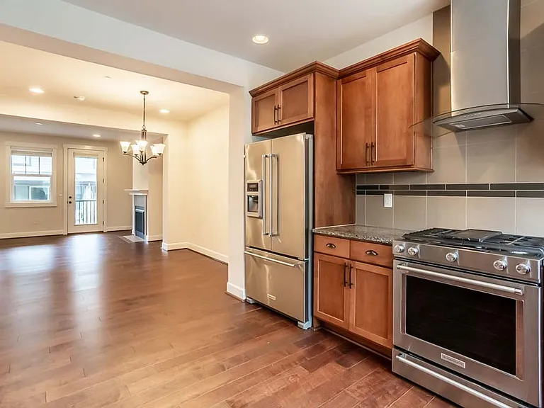 1371 Brooklyn Walk NE — Photo 4