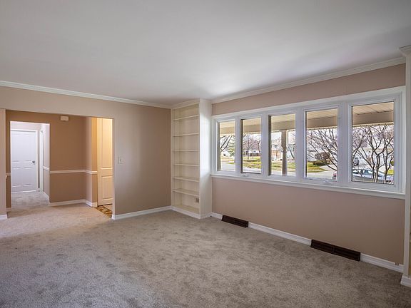 4th image of 1218 E Sayles Dr